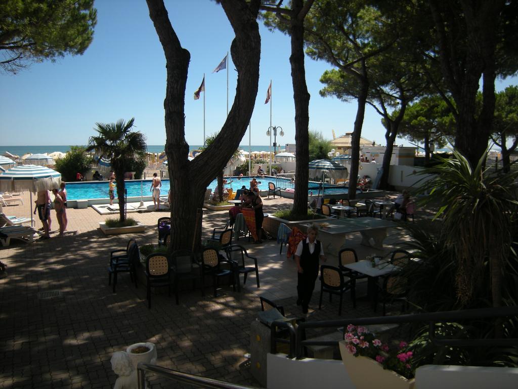 Hotel Ambasciatori Palace Jesolo Extérieur photo