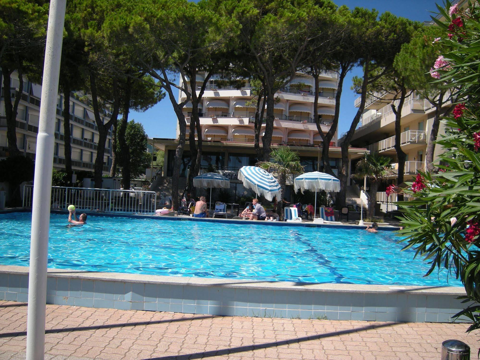 Hotel Ambasciatori Palace Jesolo Extérieur photo